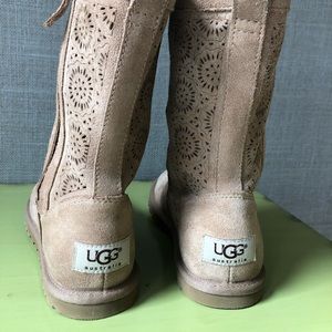 UGG - Tan Lightweight NWOT
